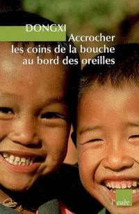 Accrocher les coins de la bouche au bord des oreilles