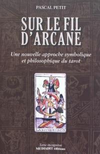 Sur le fil d'arcane : une nouvelle approche symbolique et philosophique du tarot