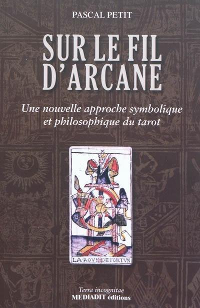 Sur le fil d'arcane : une nouvelle approche symbolique et philosophique du tarot