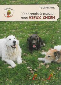 J'apprends à masser mon vieux chien