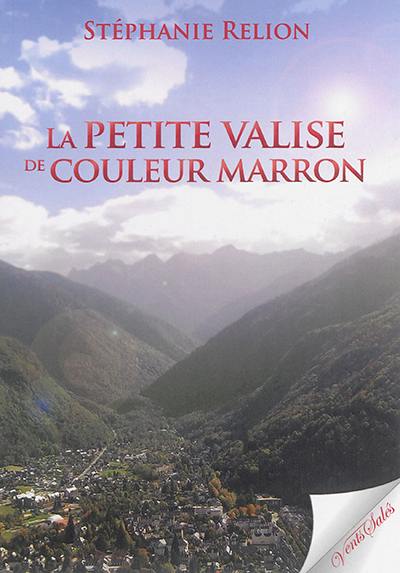 La petite valise de couleur marron