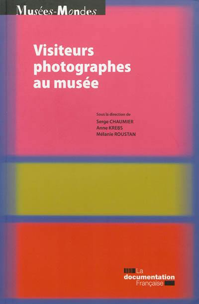 Visiteurs photographes au musée