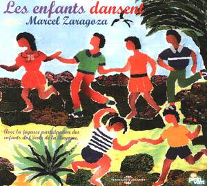 Les enfants dansent