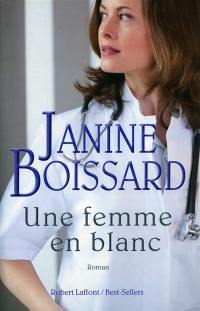 Une femme en blanc