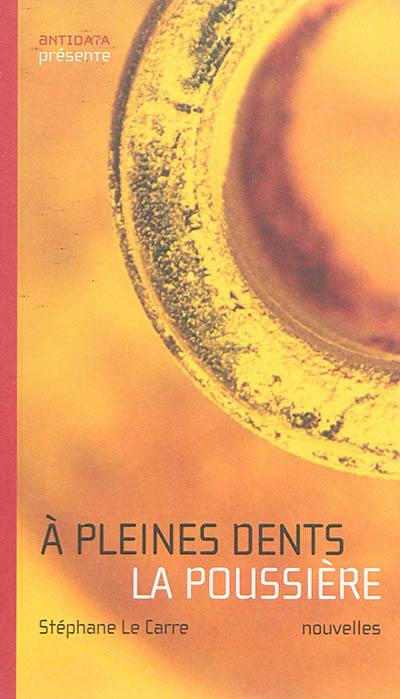 A pleines dents la poussière