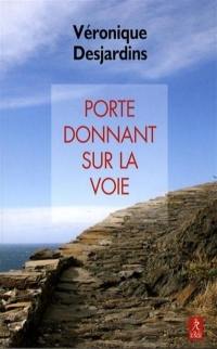 Porte donnant sur la voie