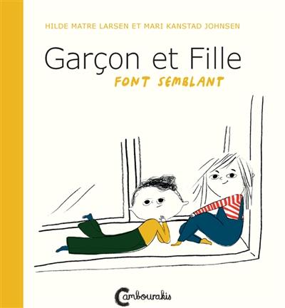 Garçon et fille font semblant