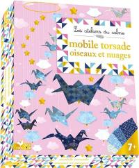 Mobile torsade oiseaux et nuages