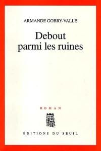 Debout parmi les ruines