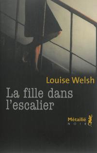 La fille dans l'escalier