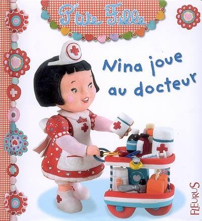 Nina joue au docteur