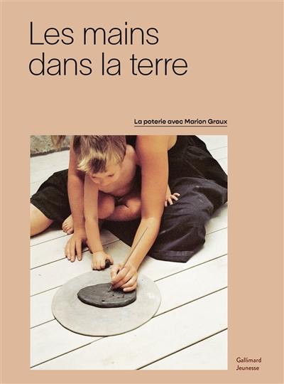 Les mains dans la terre : la poterie par Marion Graux