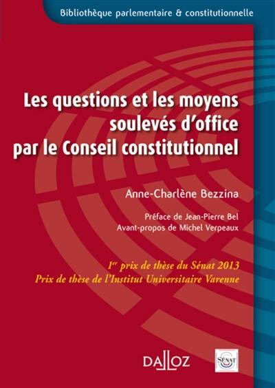 Les questions et les moyens soulevés d'office par le Conseil constitutionnel