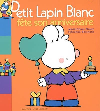 Petit Lapin blanc fête son anniversaire