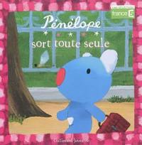 Pénélope sort toute seule