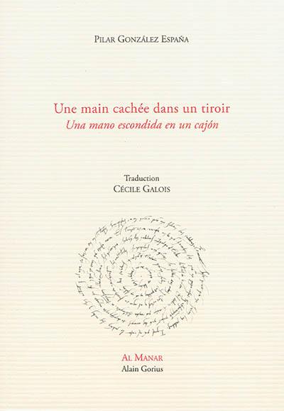 Une main cachée dans un tiroir. Una mano escondida en un cajon