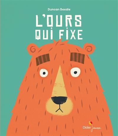 L'ours qui fixe