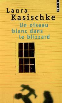 Un oiseau blanc dans le blizzard