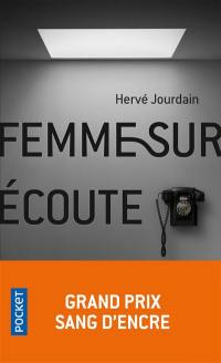 Femme sur écoute