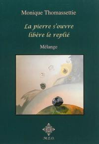 La pierre s'ouvre libère le replié : mélange, intimiste : neuf oeuvres plastiques plus une