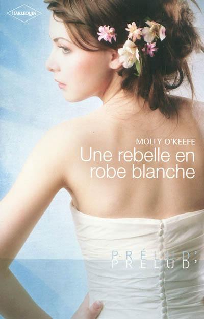 Une rebelle en robe blanche