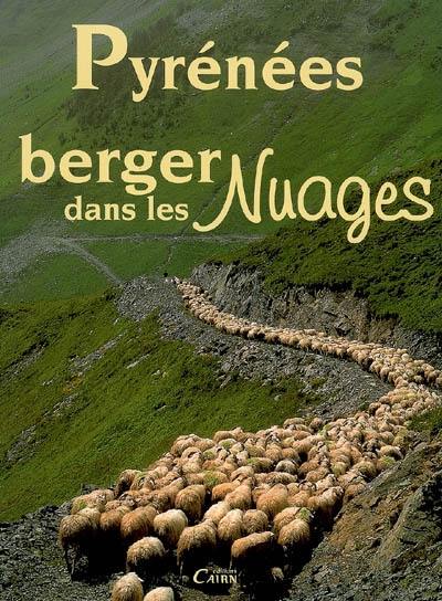 Pyrénées, berger dans les nuages