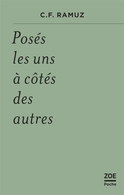 Posés les uns à côté des autres