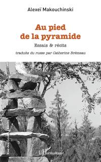 Au pied de la pyramide : essais & récits