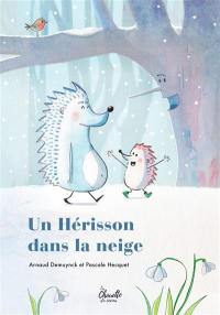 Un hérisson dans la neige