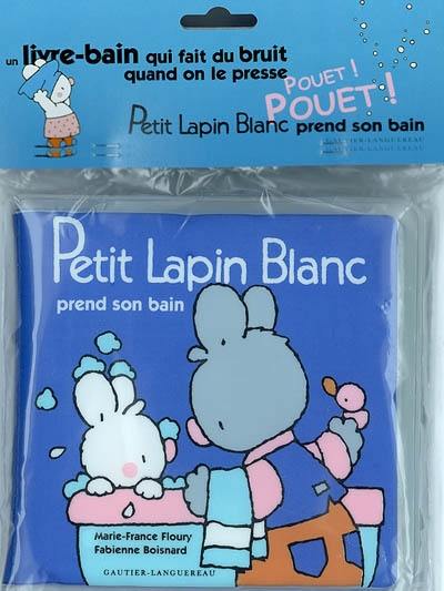 Petit Lapin blanc prend son bain