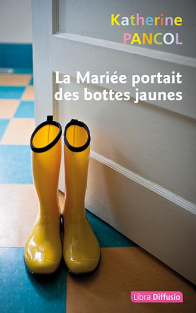 La mariée portait des bottes jaunes