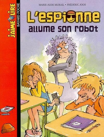 L'espionne allume son robot