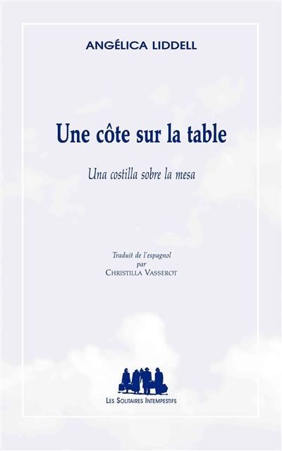 Une côte sur la table. Una costilla sobre la mesa