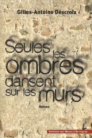 Seules les ombres dansent sur les murs