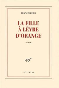 La fille à lèvre d'orange