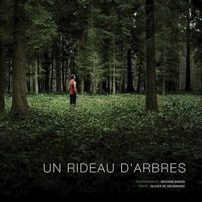 Un rideau d'arbres