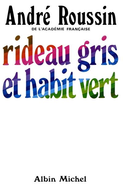 Rideau gris et habit vert