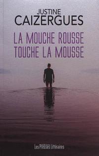 La mouche rousse touche la mousse