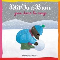 Petit Ours Brun joue dans la neige