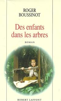 Des enfants dans les arbres